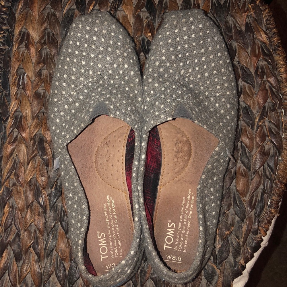 Grey polka dots